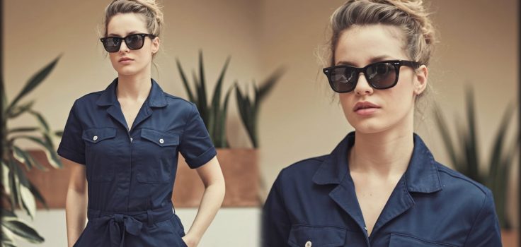 femme avec combi bleu marine